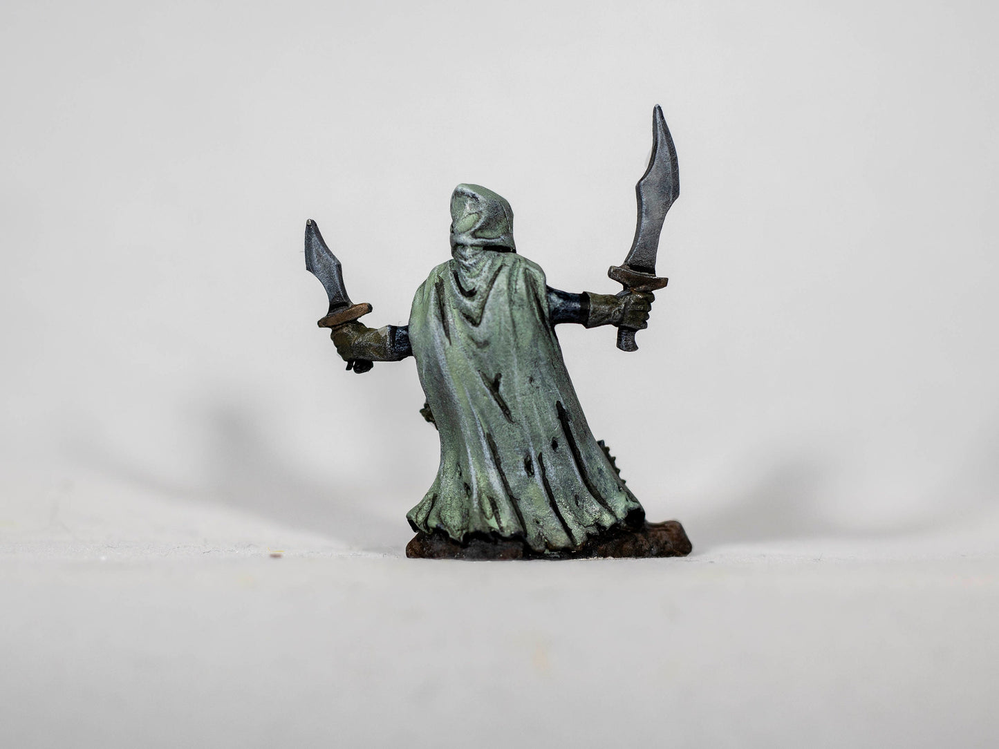 Serena, Dreadmere Rogue - Dungeons & Dragons Painted Miniature