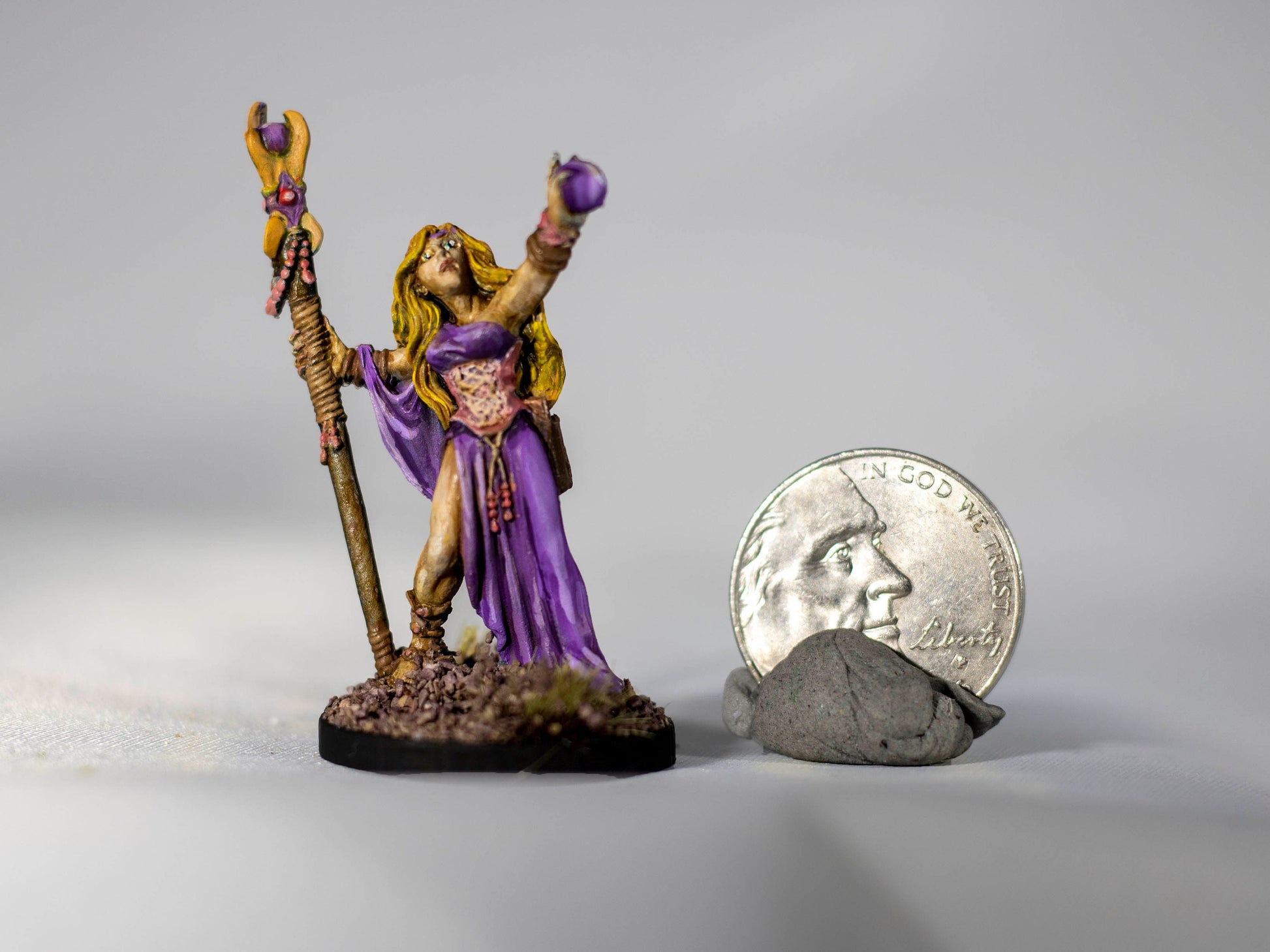 Sarah, the Seeress - Dungeons & Dragons Painted Miniature | Pathfinder | Tabletop